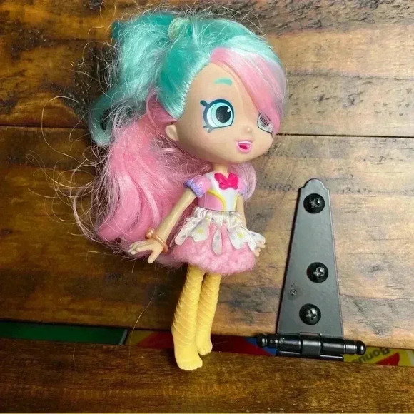 Shopkins Shoppies Season 8 World Vacation Peppa-Mint Doll - Picture 3 of 7